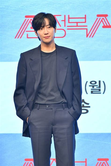 Actor Lee Sang Yeob Recently Announced His。